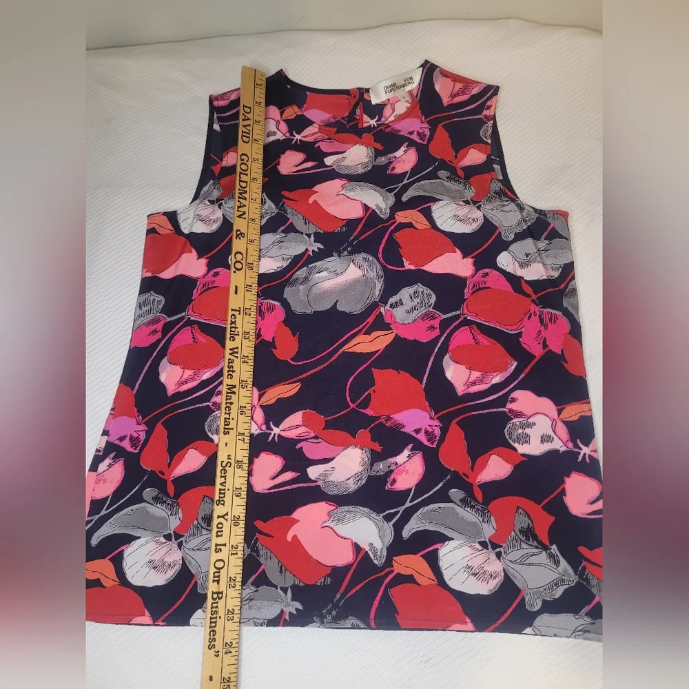 Diane Von Furstenberg Floral Lips Sleeveless Blouse sz S 13958DVF - Picture 6 of 9